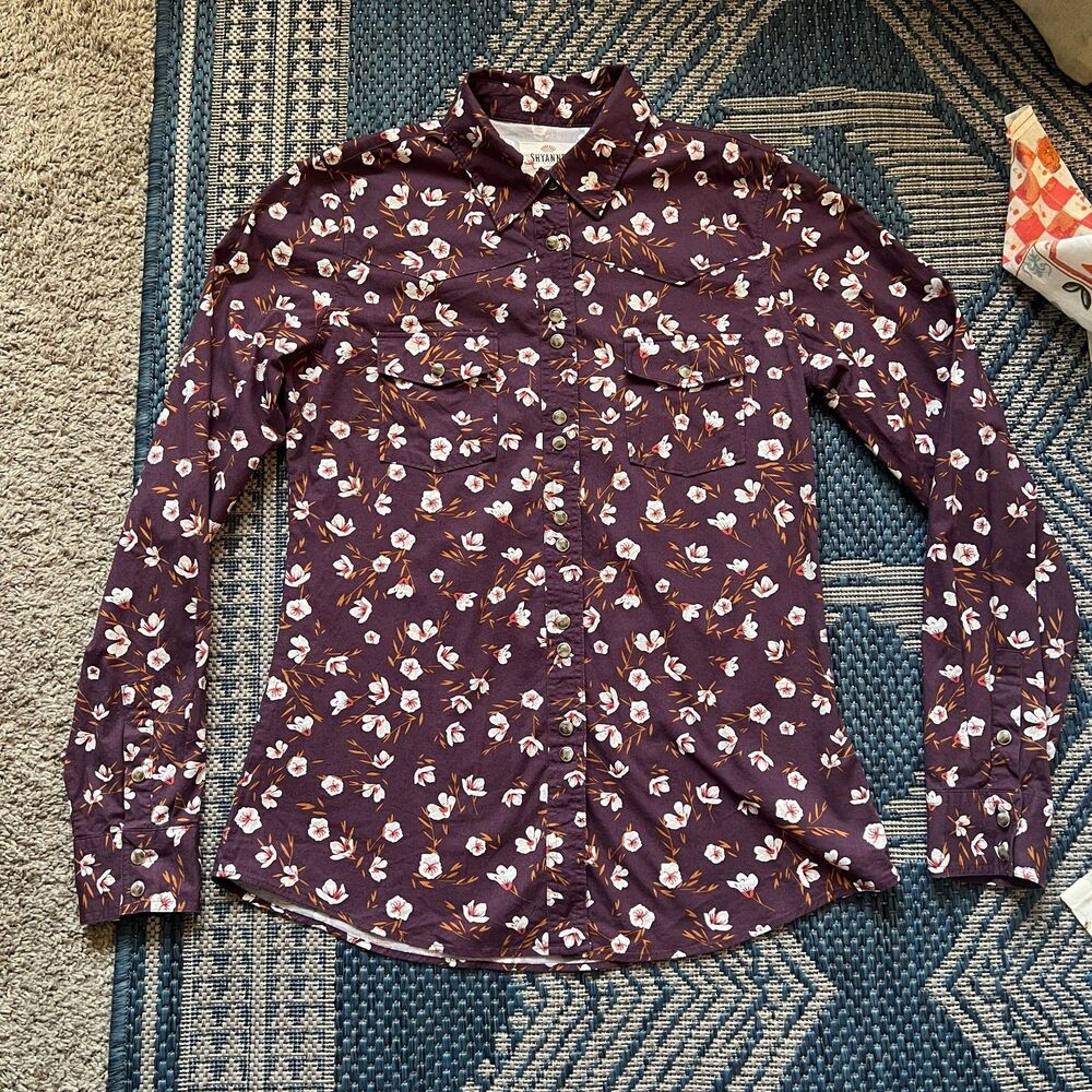 Western cowgirl retro boho Shyanne pearl snap with chest pockets size M